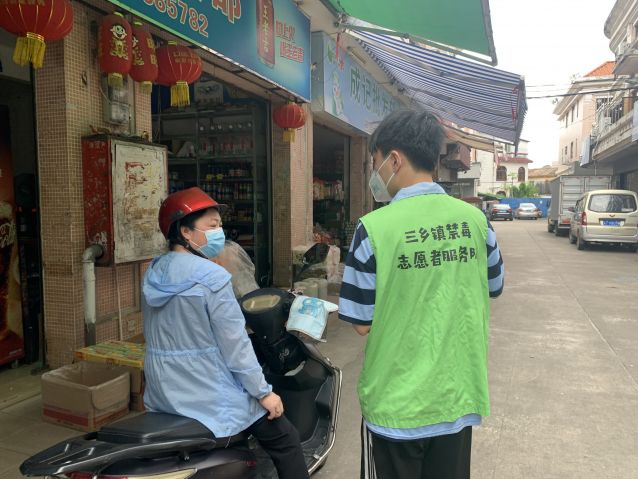 三鄉(xiāng)鎮(zhèn)開展“商鋪嚴管控，禁毒不放松”宣傳活動照片3.JPG