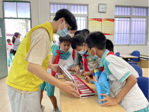 阜沙鎮(zhèn)禁毒信息〔2022〕第254期--【禁毒攻堅(jiān)】“無毒青春，健康校園”—阜沙鎮(zhèn)開展禁毒宣傳進(jìn)校園