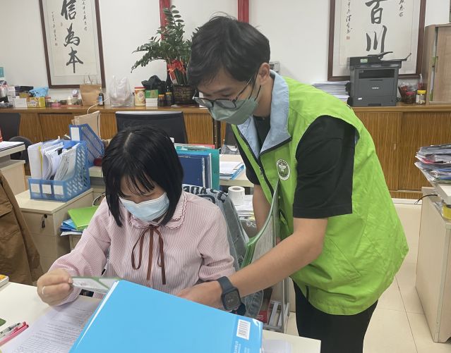 三鄉(xiāng)鎮(zhèn)開展“禁毒防艾進廠企，筑牢拒毒防護墻”宣傳活動圖片1_副本.jpg