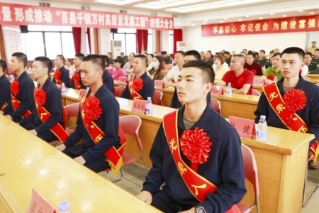 熱血青春獻(xiàn)國(guó)防！中山各鎮(zhèn)街歡送預(yù)定新兵赴軍營(yíng)